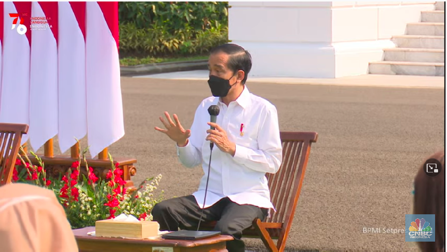 Jokowi dalam pemberian Banpres Produktif Usaha Mikro Tahun 2021