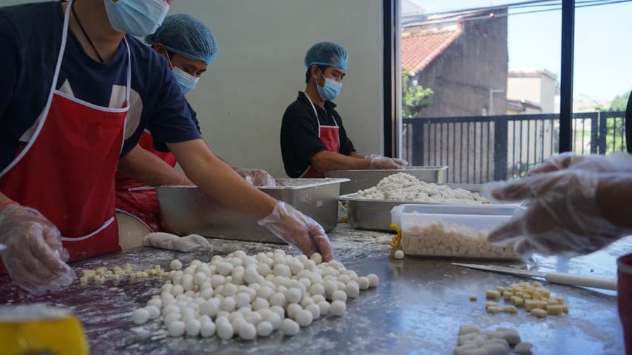 Kylafood merupakan bisnis yang berawal dari kegemaran pemiliknya yaitu Galih Ruslan untuk mencoba ragam kuliner pinggir jalan bersama istri yang selalu diunggahnya melalui media sosial.