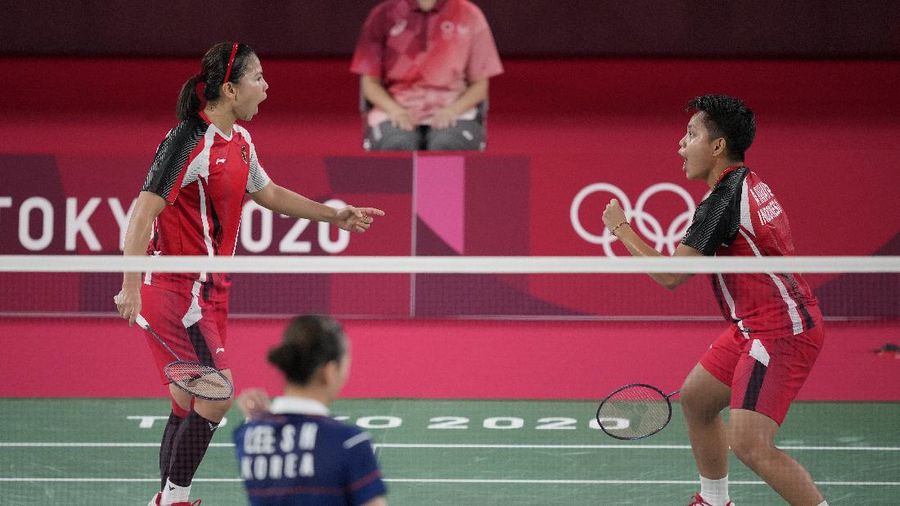 Greysia Polii dan Apriyani Rahayu di ajang Olimpiade Tokyo 2020. (AP/Dita Alangkara)