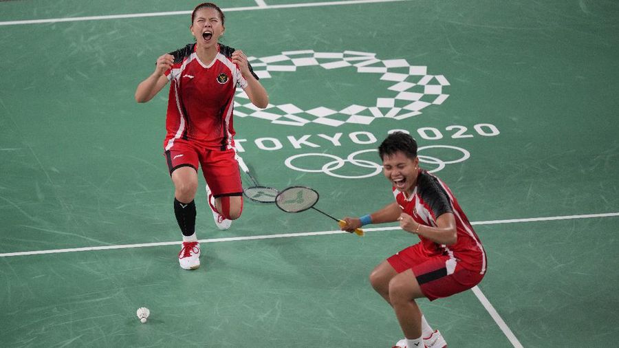 Greysia Polii dan Apriyani Rahayu di ajang Olimpiade Tokyo 2020. (AP/Dita Alangkara)