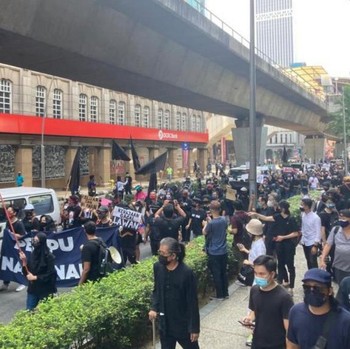 Jalanan di Malaysia Menghitam, Demo Desak PM Muhyiddin Mundur