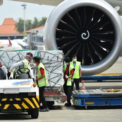 RI Kedatangan 3,5 Juta Vaksin Moderna & 620 Ribu AstraZenecca