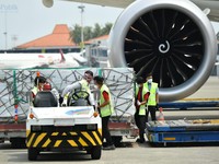 RI Kedatangan 3,5 Juta Vaksin Moderna & 620 Ribu AstraZenecca