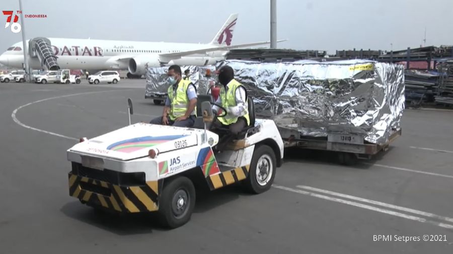 Kedatangan Vaksin Covid-19 Moderna dan Astra Zeneca  Tahap 32, Bandara Internasional Soekarno-Hatta. (Tangkapan Layar Youtube)