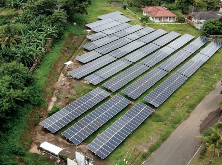 Bangun Industri PLTS untuk Turunkan Emisi Karbon