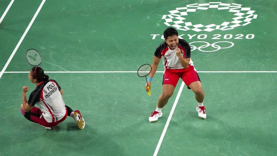 Indonesia's Greysia Polii, left, and Apriyani Rahayu celebrates after making a point during their women's doubles gold medal match against China's Chen Qing Chen and Jia Yi Fan at the 2020 Summer Olympics, Monday, Aug. 2, 2021, in Tokyo, Japan. (AP Photo/Markus Schreiber)
