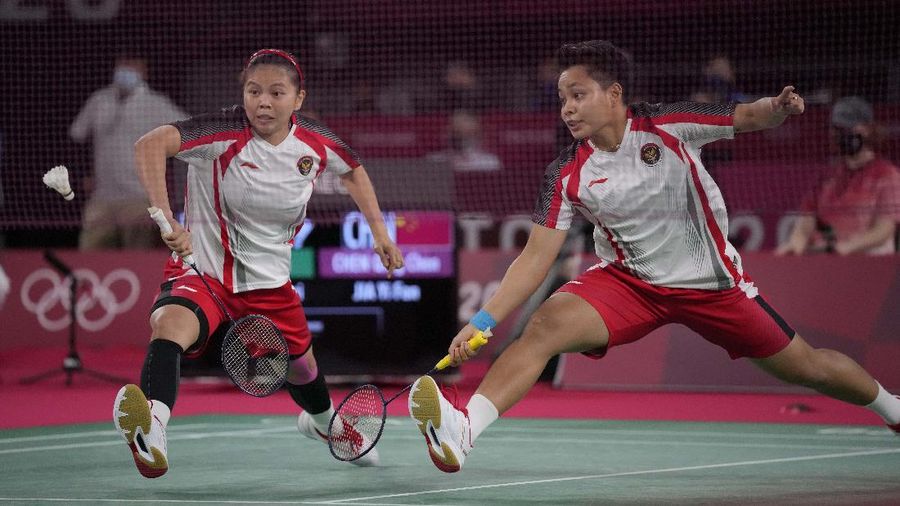 Indonesia's Greysia Polii, left, and Apriyani Rahayu celebrates after making a point during their women's doubles gold medal match against China's Chen Qing Chen and Jia Yi Fan at the 2020 Summer Olympics, Monday, Aug. 2, 2021, in Tokyo, Japan. (AP Photo/Markus Schreiber)