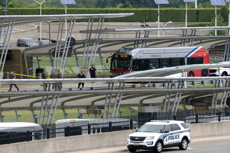 Pentagon Lockdown Usai Penembakan A police officer looks at a vehicle outside the Pentagon, Tuesday, Aug. 3, 2021 in Washington. Gunshots were fired Tuesday morning near the entrance of the Pentagon, resulting in multiple injuries. The facility, the headquarters of the U.S. military, was placed on lockdown. The incident occurred on a Metro bus platform that is part of the Pentagon Transit Center, the Pentagon Protection Force Protection Agency tweeted. (AP Photo/Andrew Harnik)