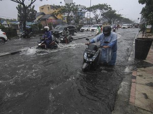 Pemkot Depok Bakal Bongkar Bangunan Liar Penyebab Banjir Jl Margonda