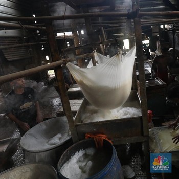 Berganti Tahun, Harga Kedelai Ngamuk Perajin Tempe Pusing!