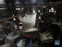 Berganti Tahun, Harga Kedelai Ngamuk Perajin Tempe Pusing!