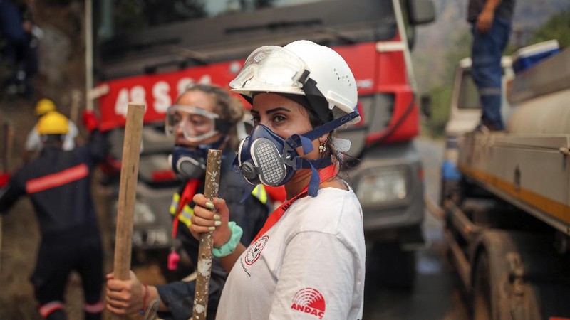 Turkish volunteers head to fight wildfires in Turgut village, near tourist resort of Marmaris, Mugla, Turkey, Wednesday, Aug. 4, 2021. As Turkish fire crews pressed ahead Tuesday with their weeklong battle against blazes tearing through forests and villages on the country's southern coast, President Recep Tayyip Erdogan's government faced increased criticism over its apparent poor response and inadequate preparedness for large-scale wildfires.(AP Photo/Emre Tazegul)