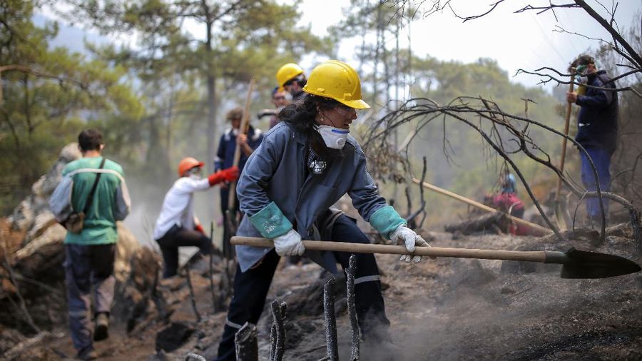 Turkish volunteers head to fight wildfires in Turgut village, near tourist resort of Marmaris, Mugla, Turkey, Wednesday, Aug. 4, 2021. As Turkish fire crews pressed ahead Tuesday with their weeklong battle against blazes tearing through forests and villages on the country's southern coast, President Recep Tayyip Erdogan's government faced increased criticism over its apparent poor response and inadequate preparedness for large-scale wildfires.(AP Photo/Emre Tazegul)