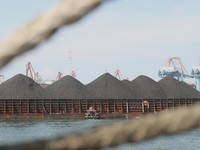 RI Dekati Puncak Permintaan Batu Bara, Produksi Ikut Naik?