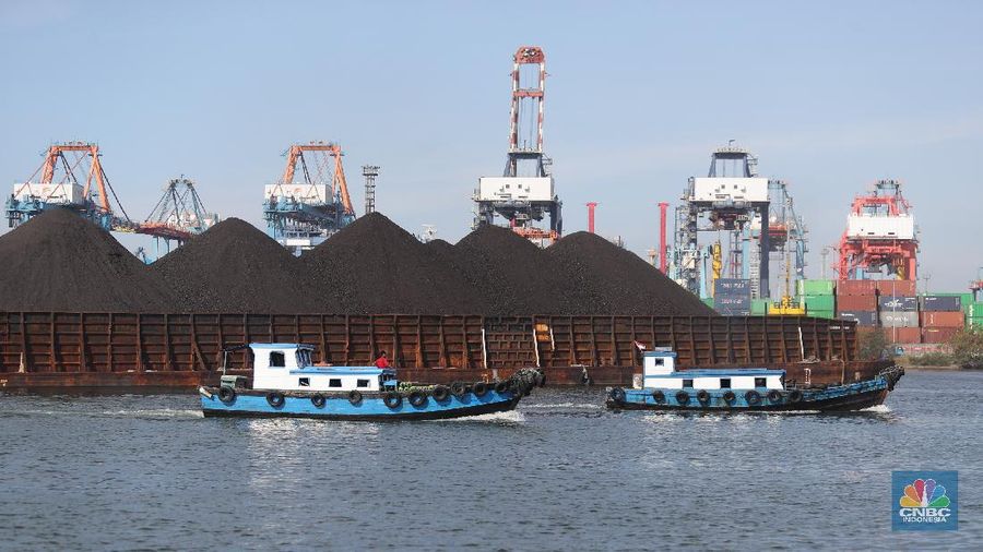 Kapal tongkang Batu Bara (վ/Tri Susilo)