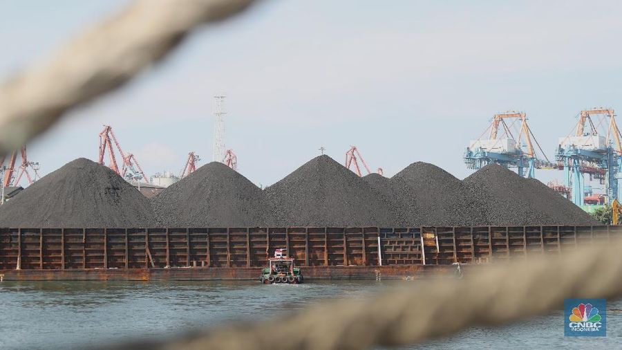 Kapal tongkang Batu Bara (վ/Tri Susilo)