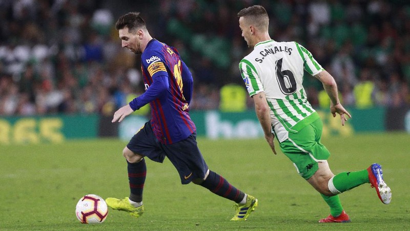In this combination of six pictures FC Barcelona forward Lionel Messi is seen dashing from his own half past Getafe players before rounding goalkeeper Luis Garcia and scoring from a narrow angle in the 29th minute at the Camp Nou stadium in Barcelona, Spain, Wednesday, April 18, 2007. Messi has drawn further comparisons with Diego Maradona by scoring a near replica of one of the former Argentina captain's most famous goals. Messi emulated Maradona's winner against England in the 1986 World Cup quarterfinals in scoring Barcelona's second goal in a 5-2 win over Getafe in the Copa del Rey semifinals. (AP Photos/Manu Fernandez)