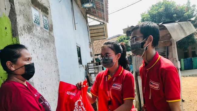 Alfamart Bagikan Ribu Sembako Ke Warga Terdampak Covid Indonesia Today