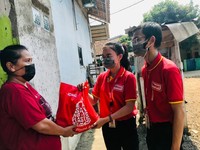 Alfamart Bagikan 20 Ribu Sembako ke Warga Terdampak Covid
