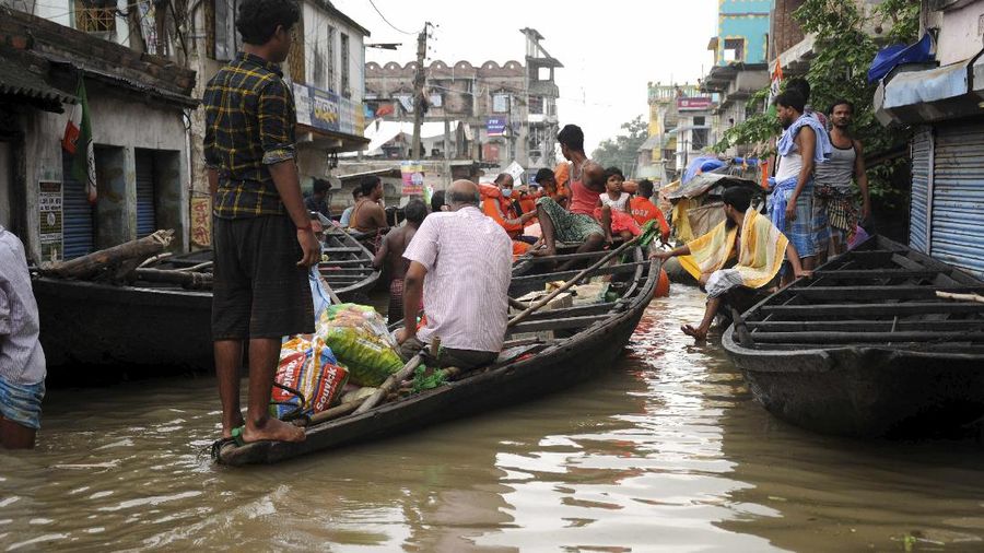 A man rows his boat through a flooded river Ganges following heavy monsoon rains in Prayagraj, India, Saturday, Aug. 7, 2021. (AP Photo/Rajesh Kumar Singh)