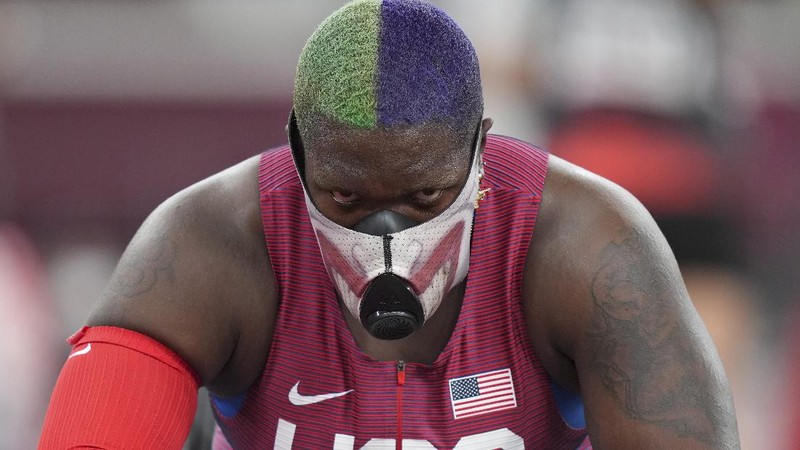 Bronze medal winner Oshae Jones, from the United States, during the women's welterweight 69-kg medal ceremony at the 2020 Summer Olympics, Saturday, Aug. 7, 2021, in Tokyo, Japan. (Luis Robayo/Pool Photo via AP)