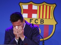 Momen Haru Saat Lionel Messi Berpisah dengan Gerard Pique dkk