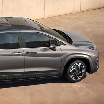 Begini Penampakan Full Calon 'Penghancur' Toyota Innova
