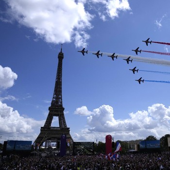 Potret Pesta Warga Prancis Rayakan Olimpiade 2024 Paris