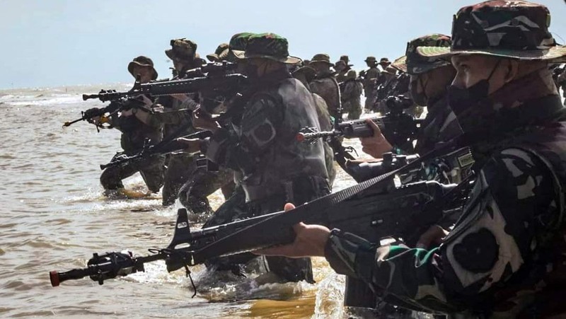 Latihan bersama Prajurit Angkatan Darat AS dengan Tentara Nasional Indonesia (TNI) Angkatan Darat di Baturaja, Sumatera Selatan. (Tangkapan Layar Twitter @@25thID)