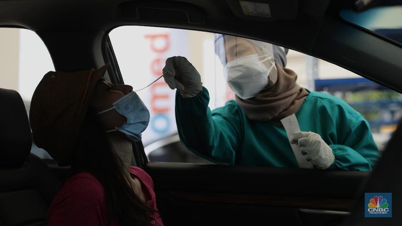 Perjalanan Covid-19 Saat Pandemi Hingga Status Endemi. (CNBC Indonesia/Muhammad Sabki)