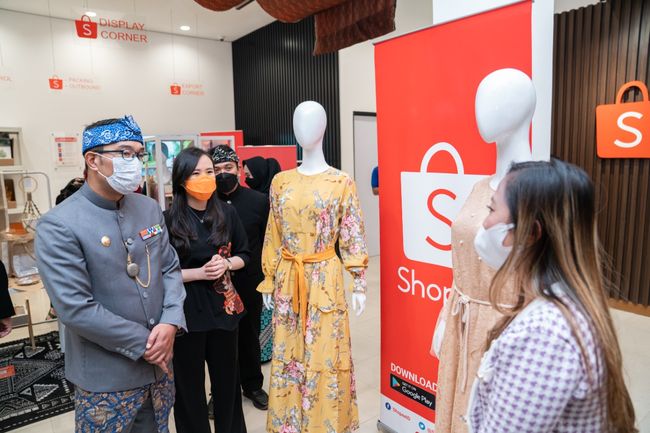 Shopee Jabar Kolaborasi Bikin Kampus Umkm Ekspor<script async src=
