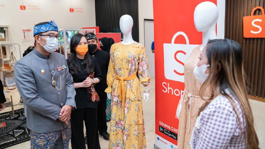 Shopee meresmikan Kampus UMKM Shopee Ekspor Bandung bersama Pemerintah Provinsi Jawa Barat secara virtual.