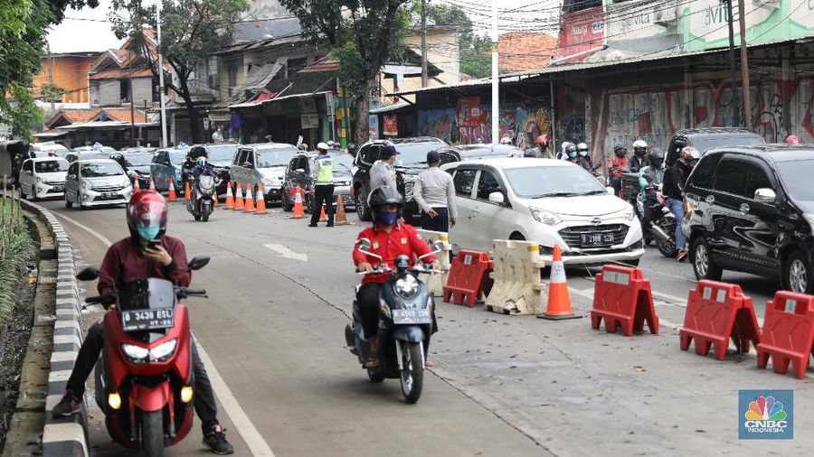 Kondisi Lalu Lintas Jakarta Saat Perpanjangan PPKM Level IV