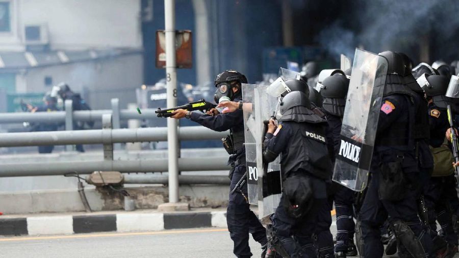 Aksi demo di Thailand. (AP/Thanachote Thanawikran)