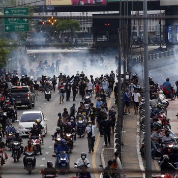 Bangkok Rusuh! Demonstran Protes Soal Penanganan Covid-19