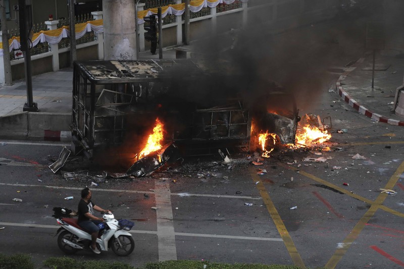 Aksi demo di Thailand. (AP/Thanachote Thanawikran)