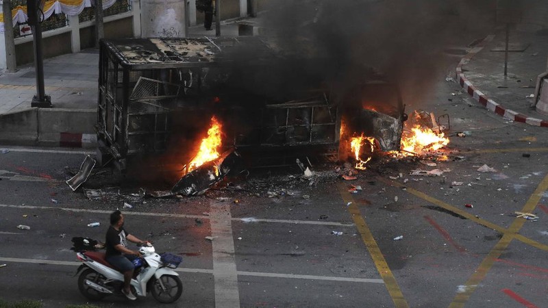 Aksi demo di Thailand. (AP/Thanachote Thanawikran)