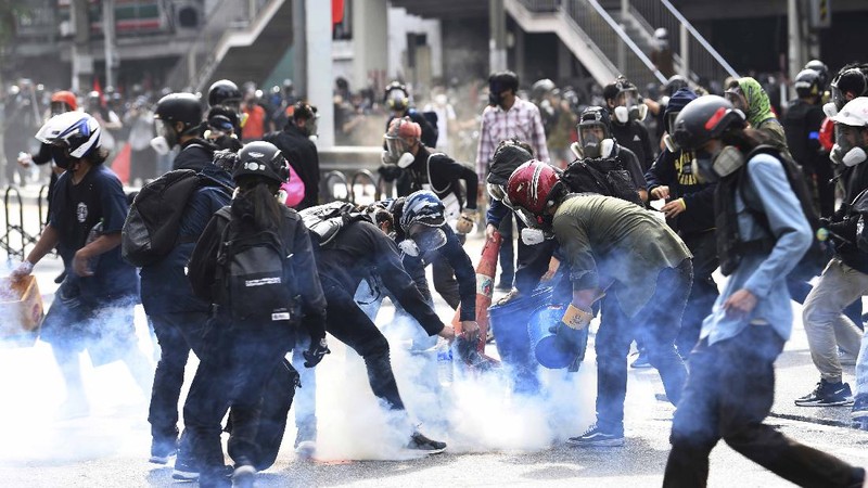 Aksi demo di Thailand. (AP/Thanachote Thanawikran)