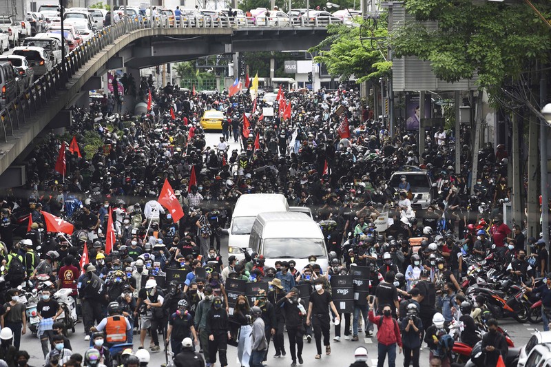 Aksi demo di Thailand. (AP/Thanachote Thanawikran)