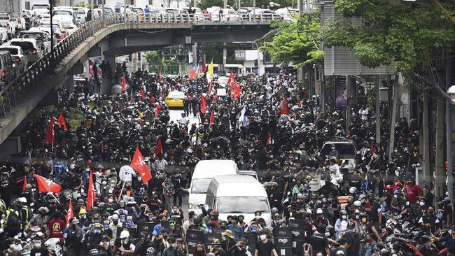 Thailand Hot!  Thousands Take to the Street, King ‘Shaken’