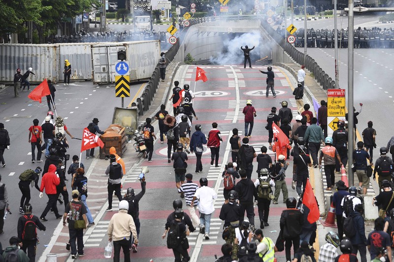 Aksi demo di Thailand. (AP/Thanachote Thanawikran) Aksi demo di Thailand. (AP/Thanachote Thanawikran)