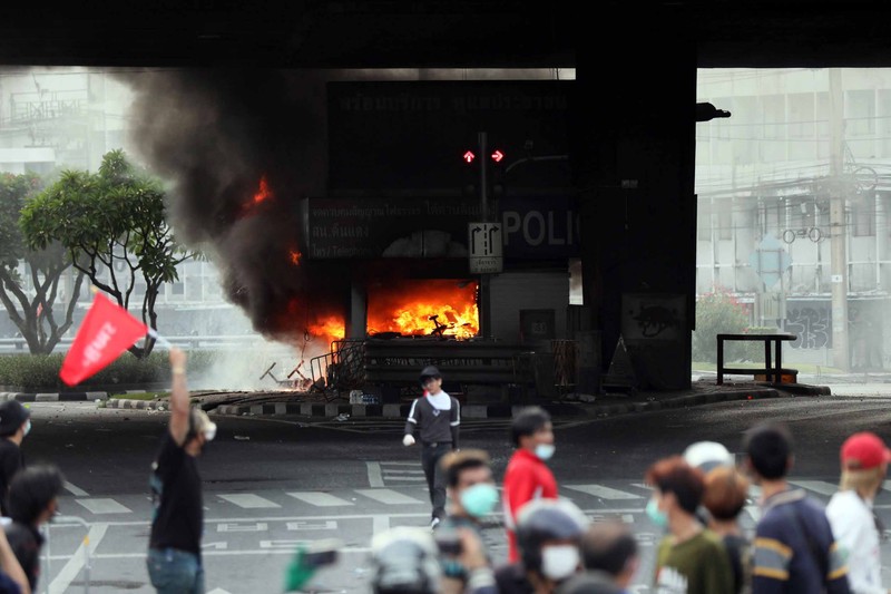 Aksi demo di Thailand. (AP/Thanachote Thanawikran)