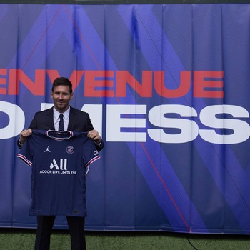 Gaya Lionel Messi Berseragam PSG dengan Nomor Punggung 30