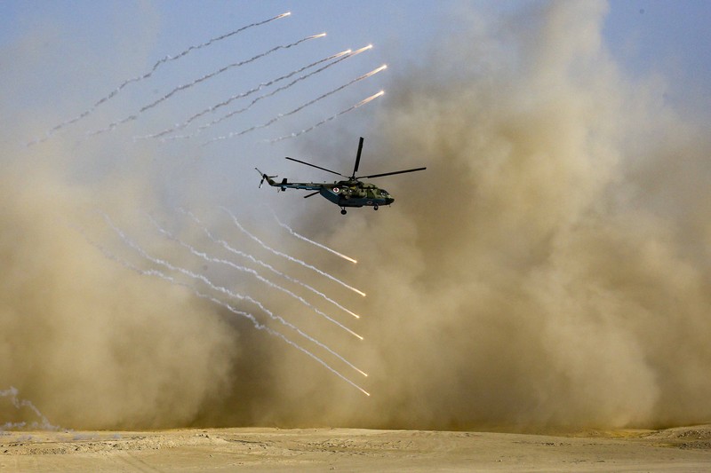 Tentara Rusia, Uzbekistan dan Tajikistan saat latihan militer bersama. (AP/Didor Sadulloev)