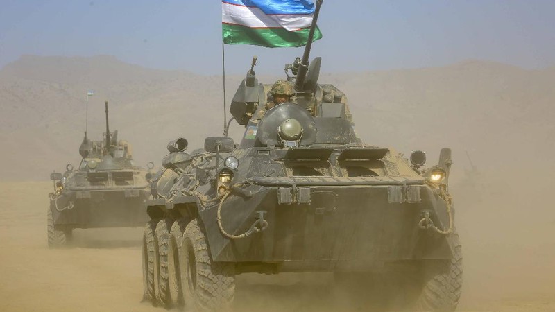 Tentara Rusia, Uzbekistan dan Tajikistan saat latihan militer bersama. (AP/Didor Sadulloev)