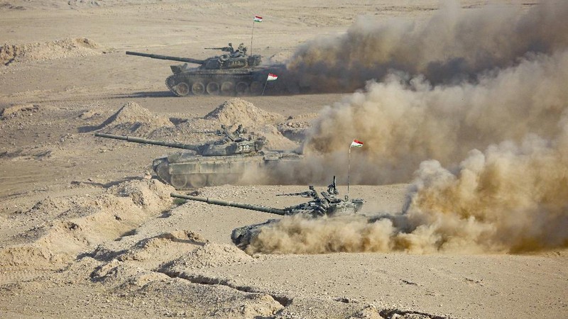 Tentara Rusia, Uzbekistan dan Tajikistan saat latihan militer bersama. (AP/Didor Sadulloev)