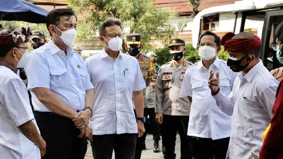 Menteri Koordinator Bidang Kemaritiman dan Investasi Luhut Binsar Pandjaitan saat Kunjungan ke Bali (Instagram/@Luhut.Pandjaitan)