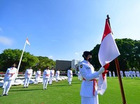 Momen Jokowi Kukuhkan 68 Anggota Paskibraka 2021