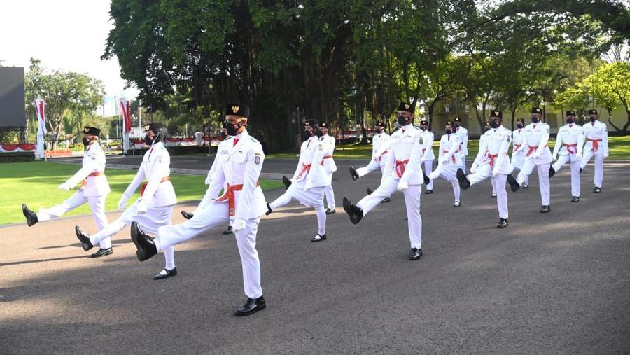 Presiden Joko Widodo Kukuhkan 68 Anggota Paskibraka 2021 (Muchlis Jr - Biro Pers Sekretariat Presiden)