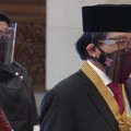 Jokowi Anugerahkan Bintang Jasa Utama Kepada Ishadi SK